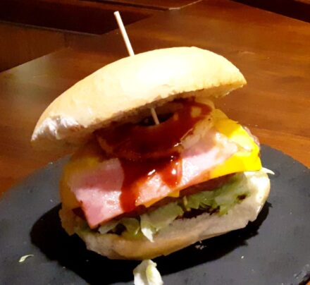 ¿Probamos la Hamburguesa Hawaiana?