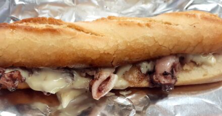 ¡Prueba el montadito de chipirones! – Cafetería Anfi